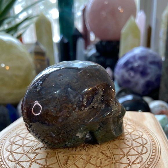 πSALEπMoss Agate Crystal Skull Carving With Stitches! - Picture 4 of 12